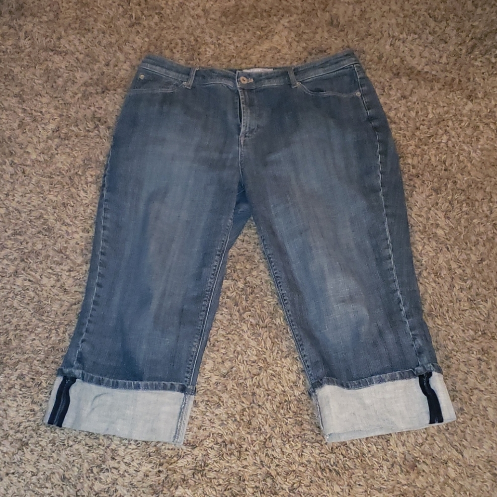 capri jeans cuffs on ankles super cute